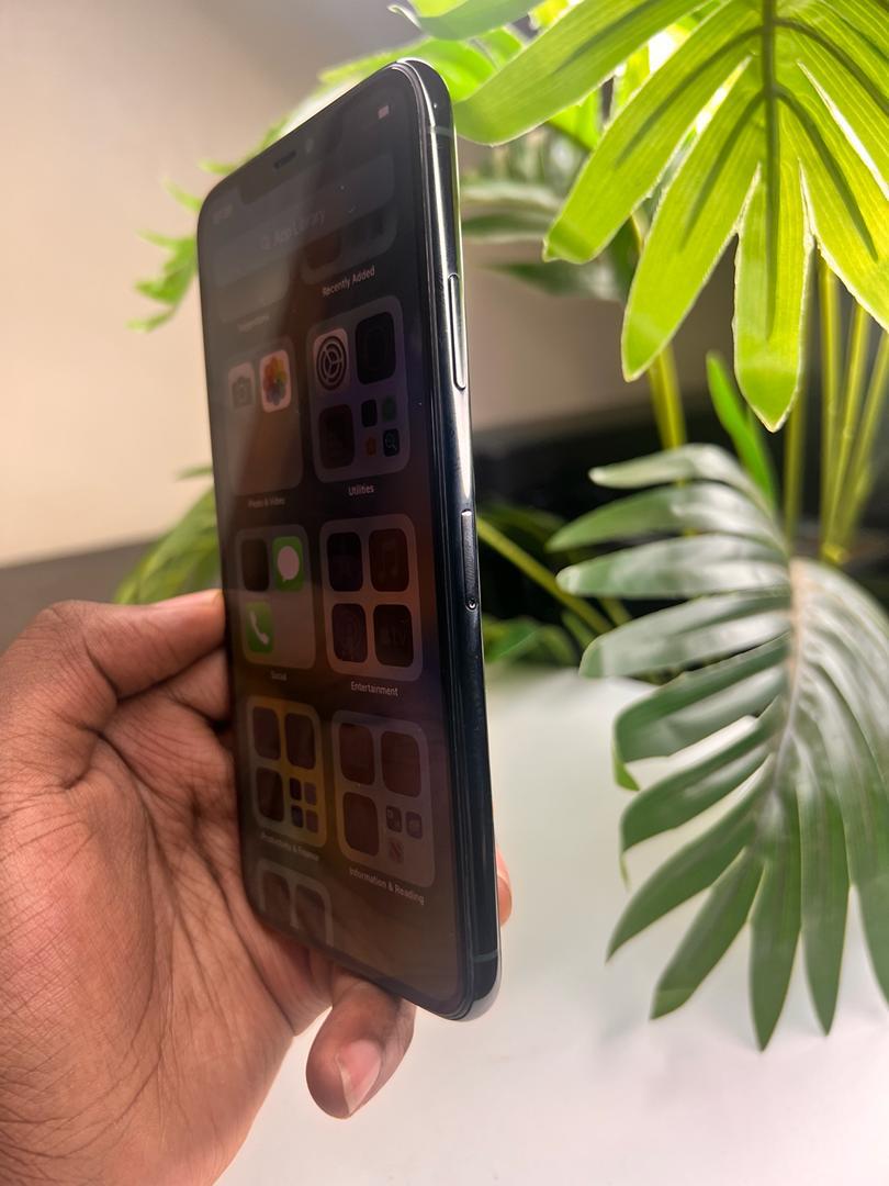 UK Used iPhone 11 Pro Max 256GB Matte Space Gray - Like New, eSIM Support, True Tone - Warranty Included
